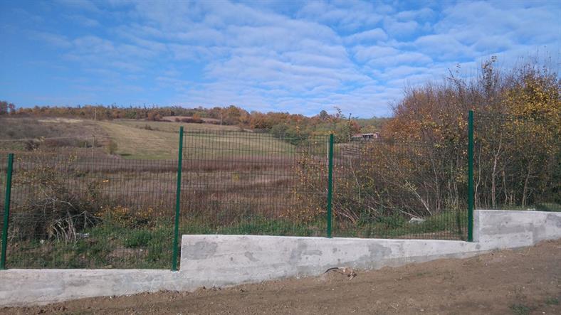 montaža ove panelne ograde je uradjena
na kaskadnom betonskom parapetu.